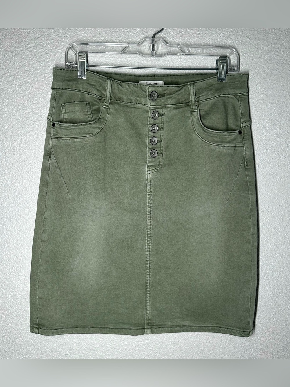 B. Young Button Front Green Denim Skirt Pockets Straight Womenβs Size 10